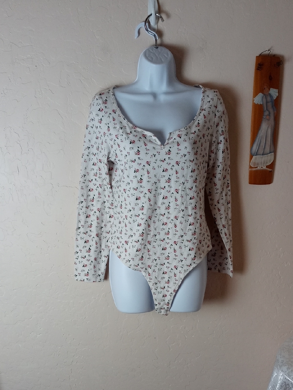 PINK Victoria's Secret Cream Floral Long-Sleeve Scoop Bodysuit
